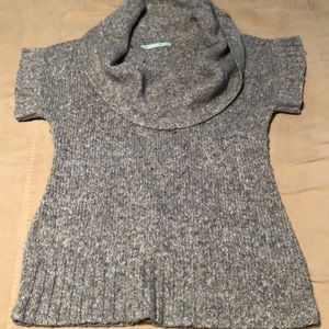 Short sleeve sweater